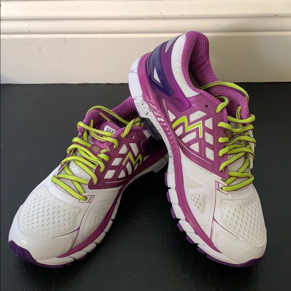 NWT 361 Women STRATA sneakers size 6.5 US